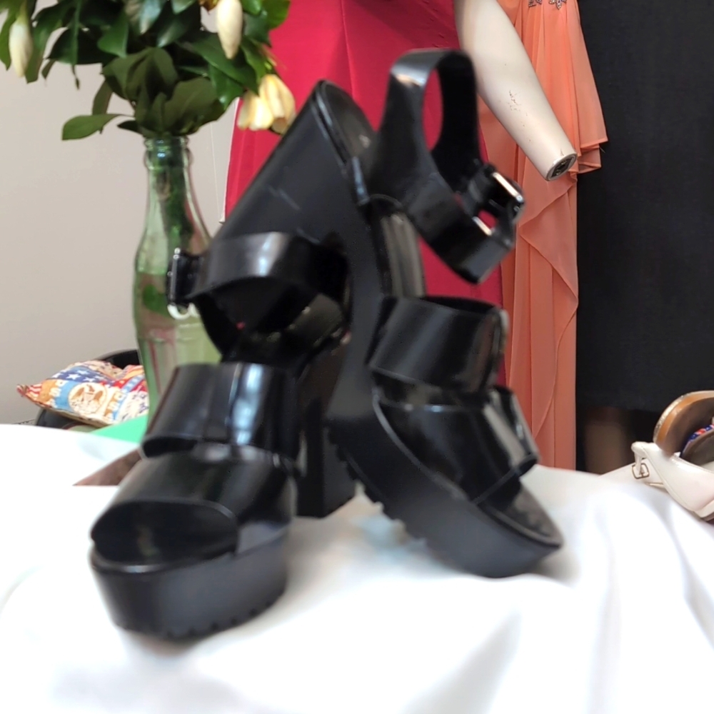 Sophie 17 black Patent leather shoe.